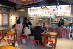 米线店网红,一锅热辣的美食传奇